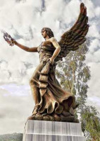 Το άγαλμα της ‘’ΝΙΚΗΣ’’ από ορείχαλκο, κοσμεί την αρχή του Μαραθωνίου Δρόμου.
