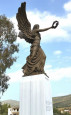 Το άγαλμα της ‘’ΝΙΚΗΣ’’ από ορείχαλκο.  Τοποθετήθηκε στον Μαραθώνα το 2014, στην εκκίνηση του κλασικού ’’ Μαραθώνιου Δρόμου’’. 